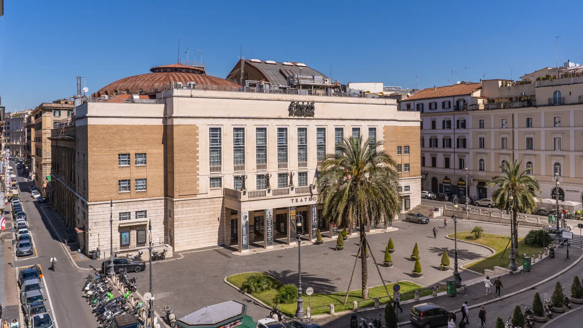 Facciata del Teatro dell’Opera di Roma con piazza e palme a pochi passi dall’hotel - Hotel Sonya, BZAR hotels a Roma
