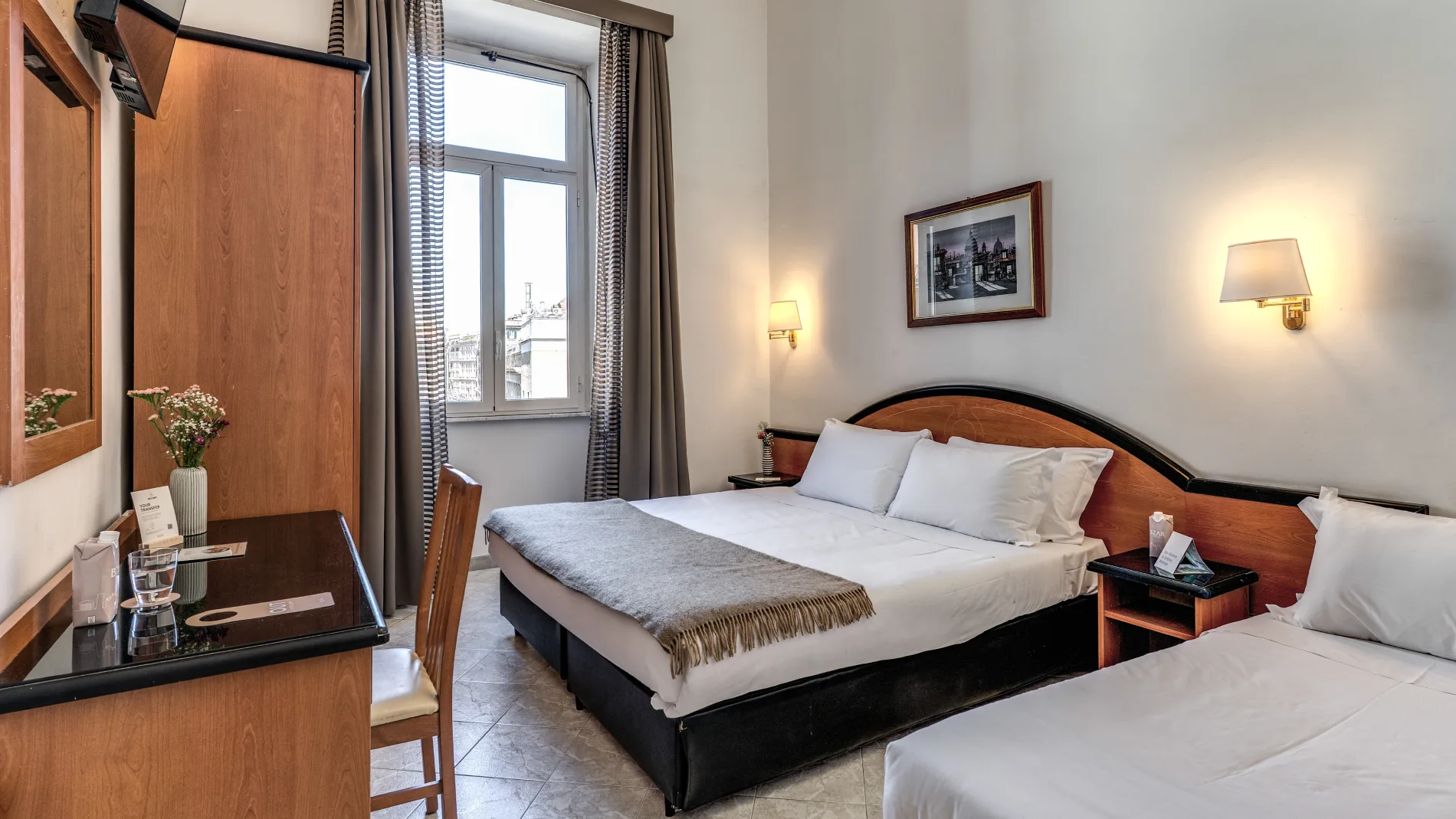 Camera tripla con letto matrimoniale e singolo luminosa nel centro di Roma vicino Teatro dell’Opera - Hotel Sonya, BZAR hotels a Roma